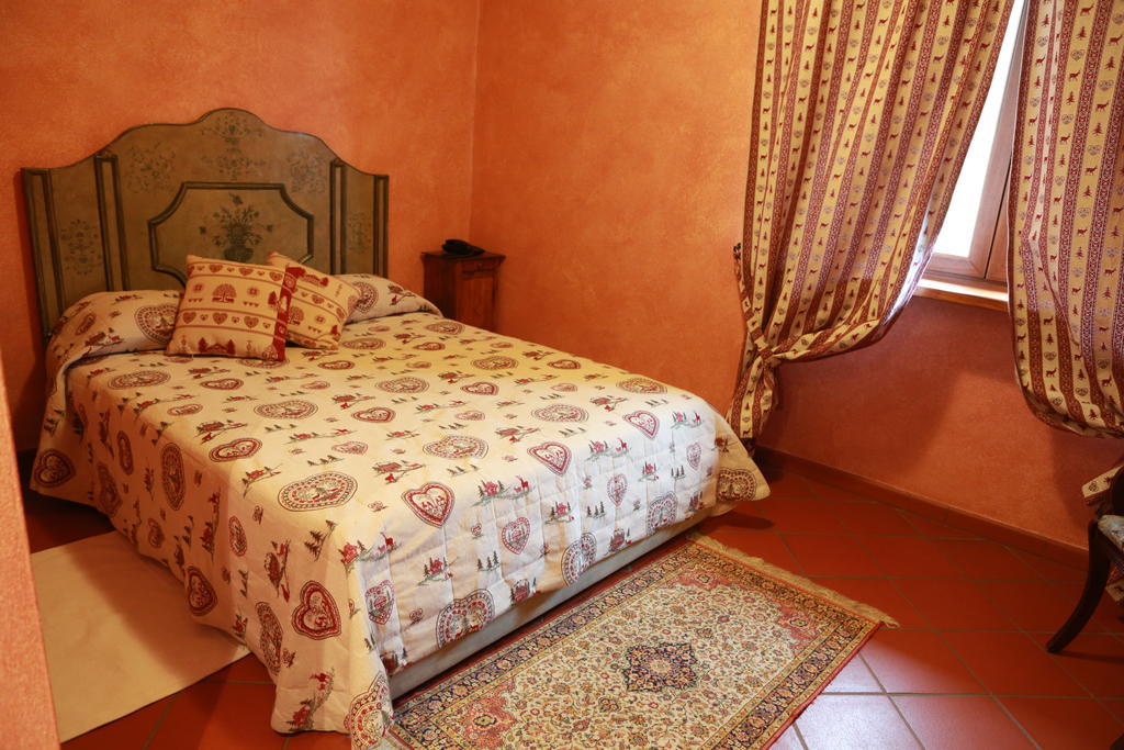 Agriturismo La Virginia Villa Revello Eksteriør bilde