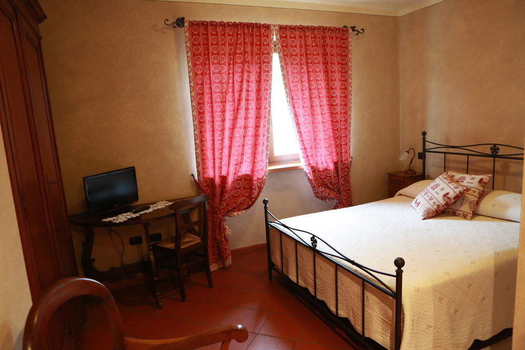 Agriturismo La Virginia Villa Revello Eksteriør bilde